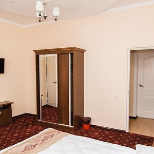 Twin Room Private External Bathroom